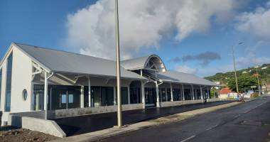 À louer : local commercial neuf avec vitrine, vue mer et accès pmr, disponible fin décembre 2023