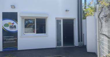 local professionnel 67 m2 avec parking   le tampon / trois mares