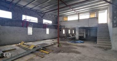 a louer local de 391m² champ borne 