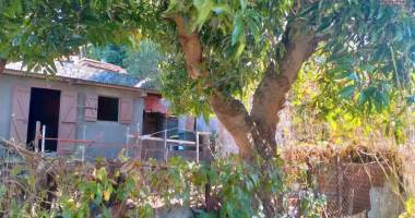 terrain arboré de 202 m2 viabilisé  dans un quartier calme de l'entre deux