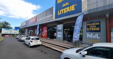  À louer – très beau local commercial de 360 m² à st pierre – zone commerciale dynamique