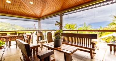 À l'entre-deux  villa de 290 m² avec jolie vue - piscine