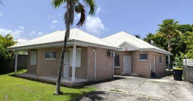 a louer maison 3 chambres avec piscine vue mer moudong sud