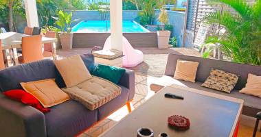 rare À saisir   maison + 2 logements locatifs sur 525 m2 de terrain   secteur st-denis