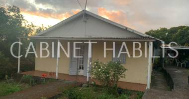 a vendre - une maison de type t5 de 92.86 m2 environ a renover - saint-joseph - 167 000 € hai