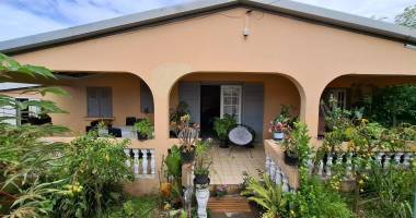 maison à rénover – 150 m² habitables sur 622 m² de terrain – secteur champ borne, saint-andré