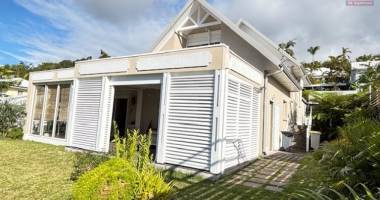 a vendre belle villa à la montagne proche du centre et a proximité des commodités.