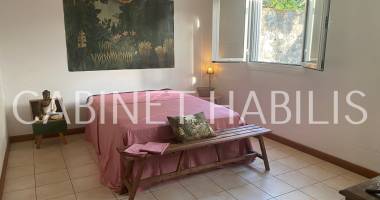 a louer - maison t5 meuble d'environ 134,28 m2 - saint-benoit - 1 300.00 €