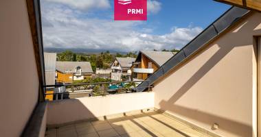 st gilles : t2 dernier etage, grande terrasse + pk sous-sol