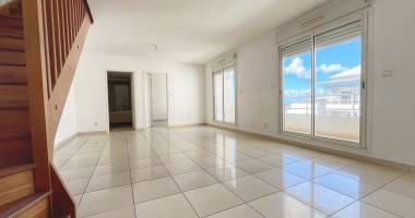 saint-denis (proche cadjee) t4 duplex au dernier etage  - libre