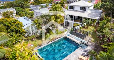 maison familiale et investissement : un t3 et d'un t5 en duplex, avec piscine et jardin arboré