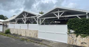 propriete comprenant 4 t2 duplex, une belle salle commune large terrasse et pieces arrieres communes a la baie