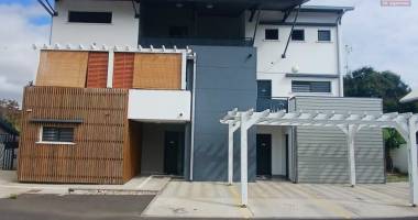 a louer bel appartement de type  f3 avec jardin sur la saline les hauts!