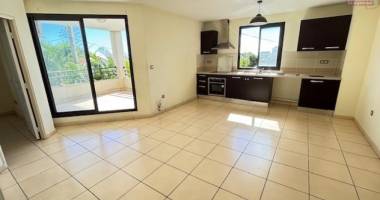 a vendre t3 à sainte clotilde dans la residence lobellia, proche commerces, universités écoles....