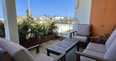 À vendre   grand t3 avec terrasse vue mer   saint-pierre front de mer