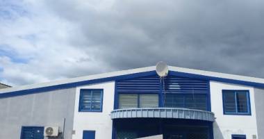 local/entrepot 198 m² - sainte marie - pae la mare