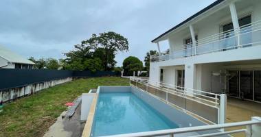 propriete d exception aux abymes a deux pas des commodites villa f4 + studio + belle piscine - jardin clos