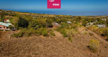 prmi tan rouge saint paul : terrain d'environ 400 m² à 685 m d altitude