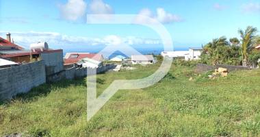 parcelles bornées et viabilisées à petite ile