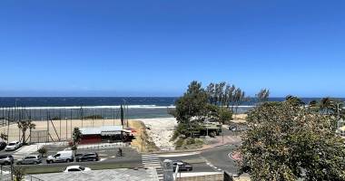 appartement t2 meublé face à la mer à saint-pierre