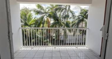 a louer: appartement t4 (3 chambres), 82,95 m2, meublé, sainte-pierre (ligne des bambous)