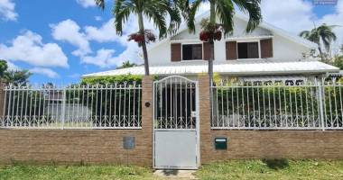 villa f4/5, de 118 m2, beau jardin, quartier rÉsidentiel À bras des chevrettes