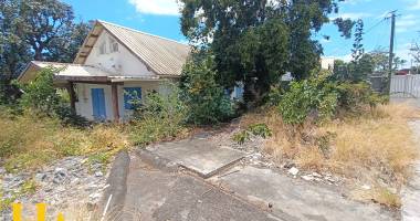 maison t5 saint denis avec emplacement commercial n°1