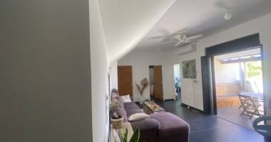 lakaz société immobilière vous propose à la vente ce magnifique appartement situé à 2 pas du lagon de trou d'e