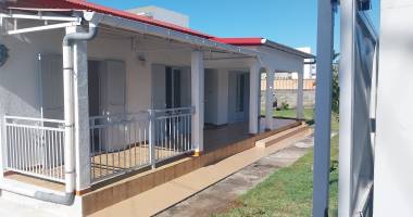 a louer - maison t4 - d'environ 78 m2 - sainte-clotilde - loyer 1620 €