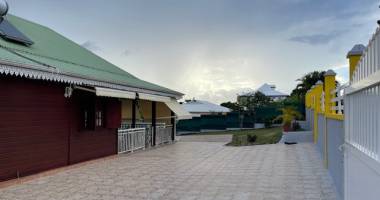 jolie villa f4 + bureau + garage - beau jardin jardin clos au moule avec capital immobilier