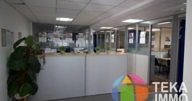 local de bureau entièrement aménagé de 126m2 à louer dans le centre-ville de saint-andré.